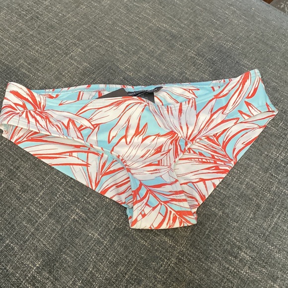 2 For $10 Vince Camuto Floral Bikini Bottom - Picture 2 of 4